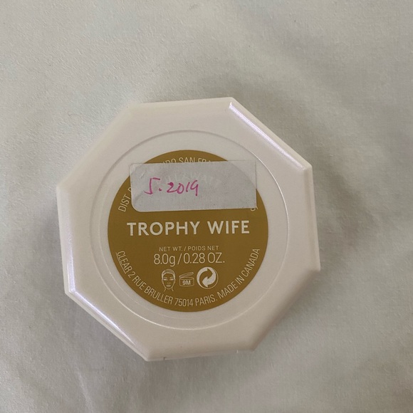 Fenty Beauty Trophy Wife Highlighter - Picture 2 of 3